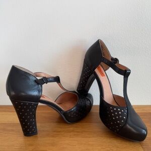 Miz Mooz Fancy Black and Gold Platform Heels 7 New